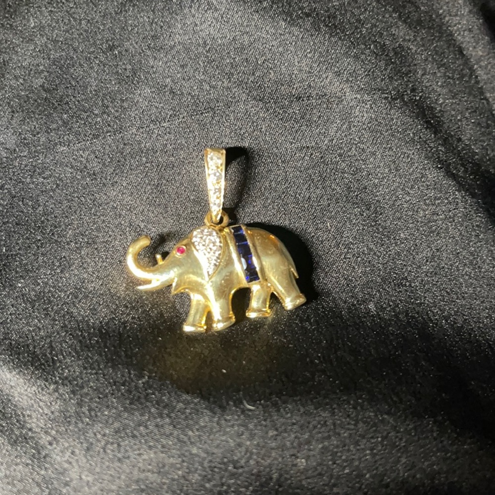 Lucky Thai Elephant Amulet / Brooch